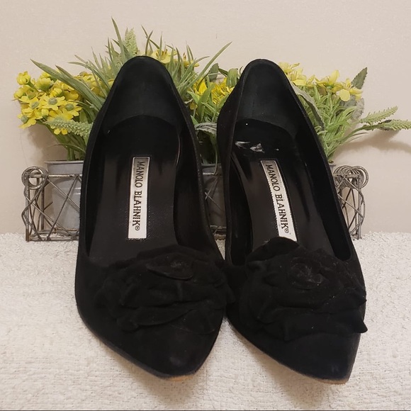 Manolo Blahnik Shoes - Manolo Blahnik Black Velvet Pumps